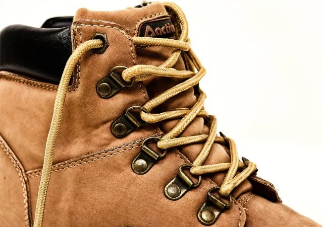 Jakie męskie buty wybierać w tym sezonie, by wyglądać modnie? Poznaj najnowsze trendy obuwnicze!